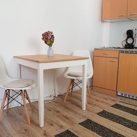Fullhouse - - L36 Yellow Appartement *